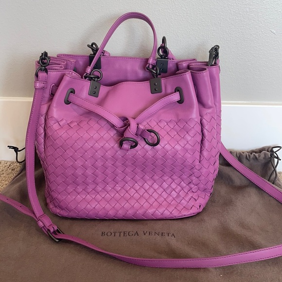 Bottega Veneta Handbags - NEW Bottega Veneta Intrecciato Leather Bucket Bag